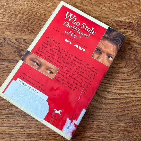 Who Stole The Wizard of Oz? By: Avi paperback book - Picture 3 of 3